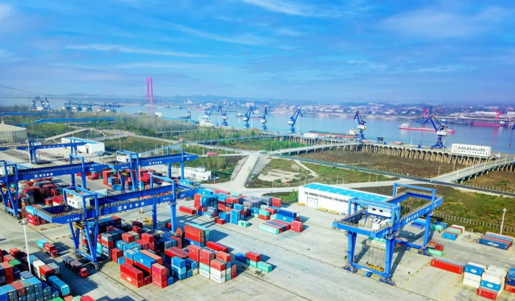 天海物流集團(tuán)總經(jīng)理張國(guó)良參與黃石企業(yè)家早餐會(huì)：共商綠色智能船舶制造產(chǎn)業(yè)發(fā)展之策